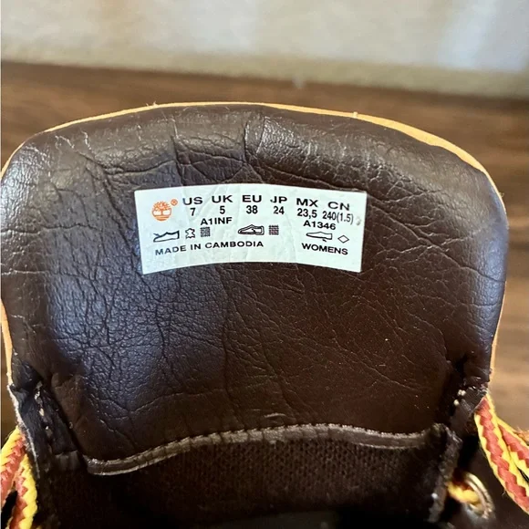 Timberland Tan Leather High-Top with Black Collar - Picture 7 of 7